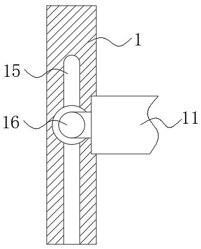 Construction waste crushing device capable of crushing large amount of construction waste