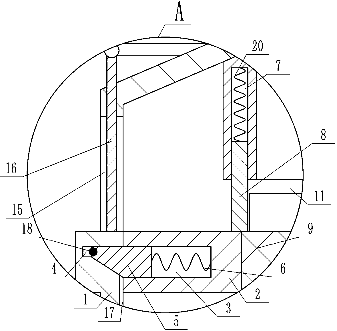 Primary filtering device for sewage treatment