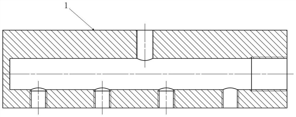 Self-adaptive low-pressure fuel oil distributor for multi-pipe pulse detonation combustor