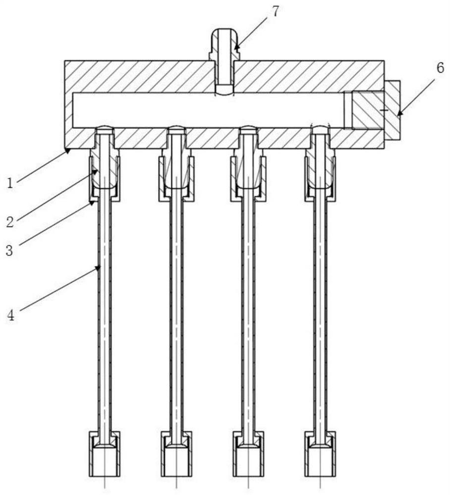 Self-adaptive low-pressure fuel oil distributor for multi-pipe pulse detonation combustor