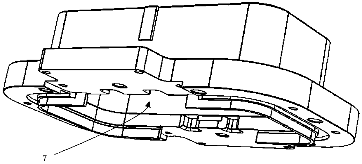 Filtering connector with electromagnetic compatibility effect