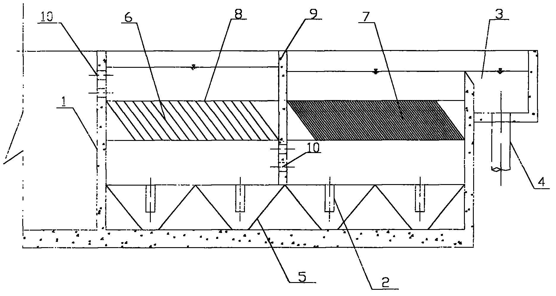 Bidirectional flow variable-spacing inclined plate sedimentation tank