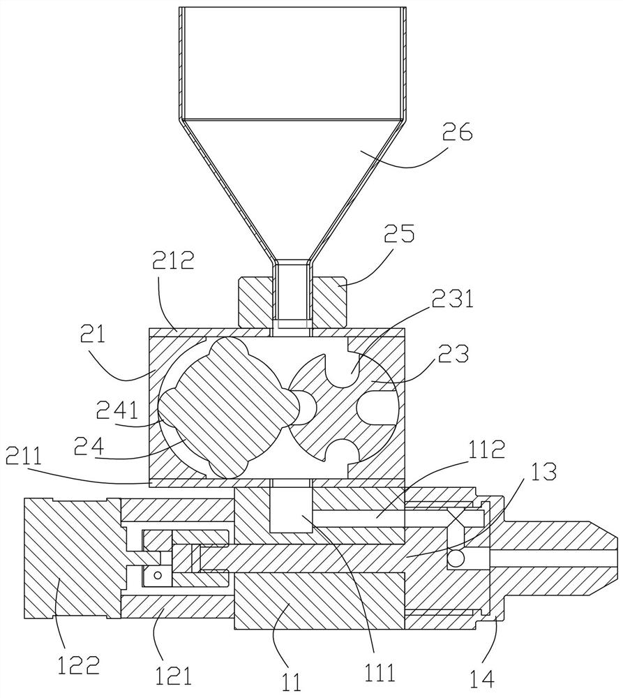 A rotary powder spraying and wax injection structure