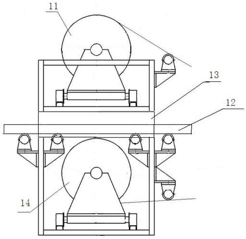 Corrugated steel plate membrane laminating device and membrane laminating method thereof