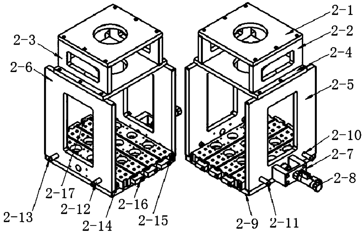 Pitch-variable carrying device for square shell lithium battery
