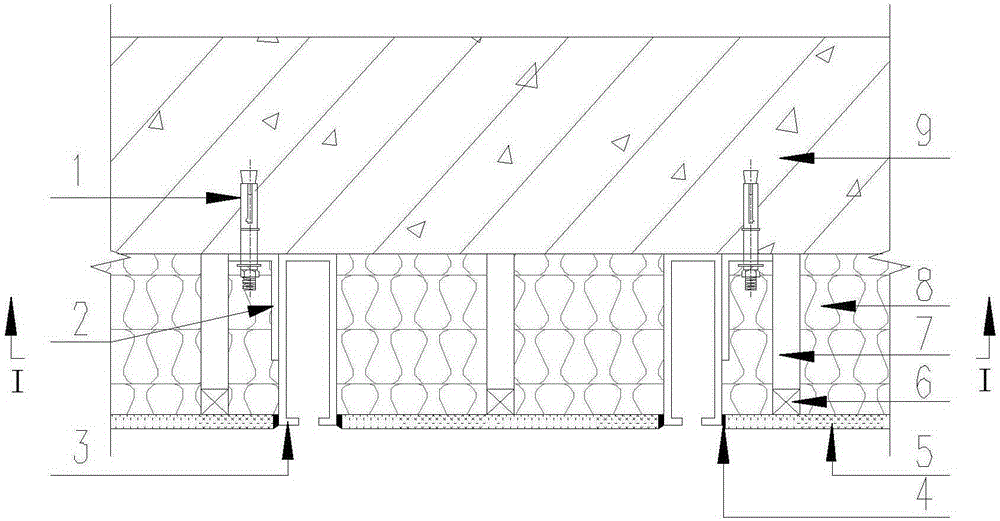 Packaging structure of exposed guide rails of fireproof roller shutter door
