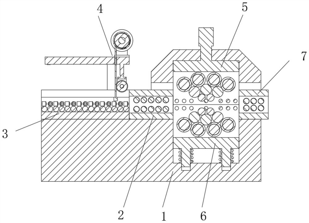 A rolling steel conveying tension rebuilding device