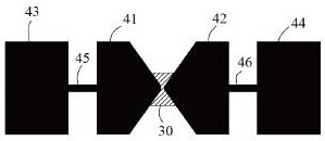 Room-temperature platinum telluride array terahertz detector and production method thereof