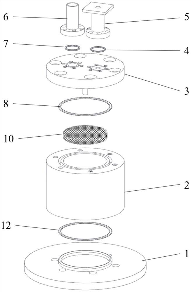 Extremely low temperature cold head evaporator capable of inhibiting anti-gravity climbing of superfluid helium liquid film