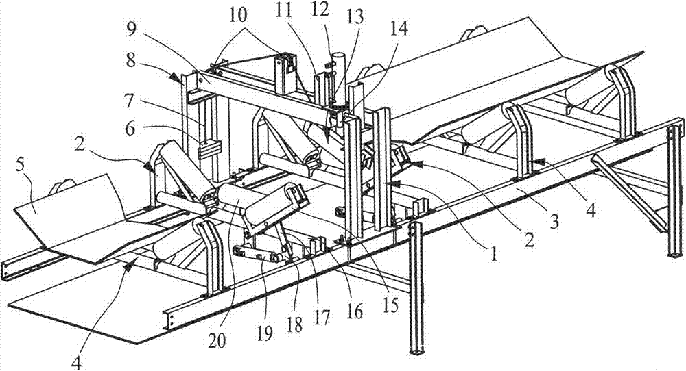 Conveying belt accumulated water removing device of belt conveyer