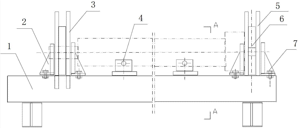 Platform for disassembling and assembling oil cylinder piston