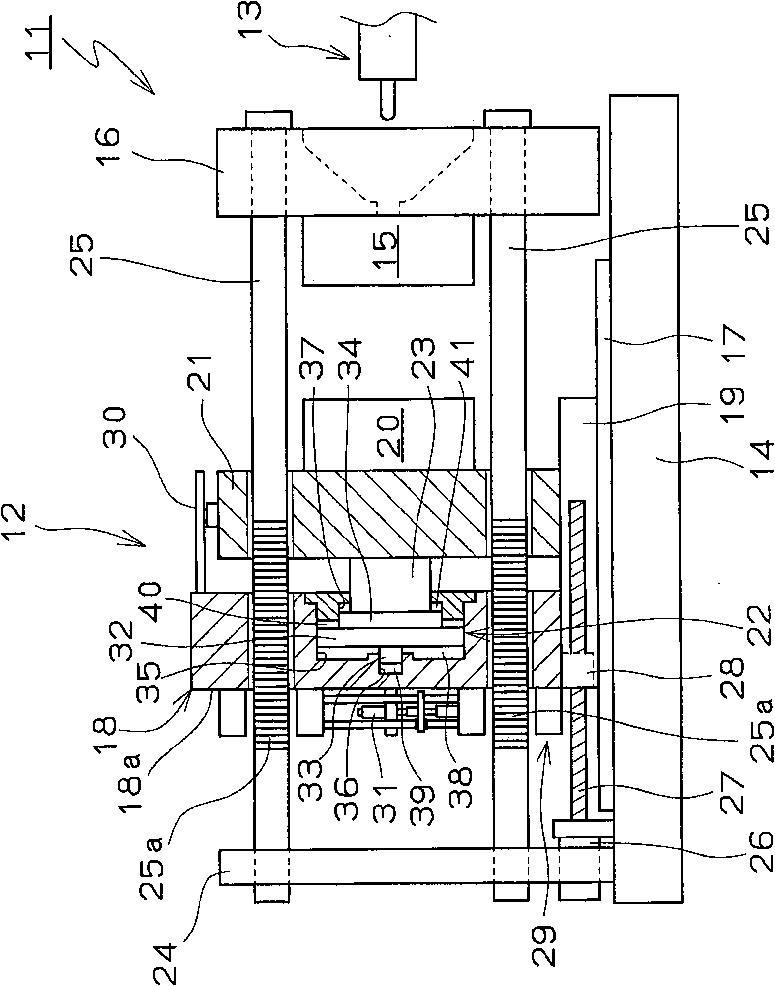 A mold clamping device and an operating method of the mold clamping device