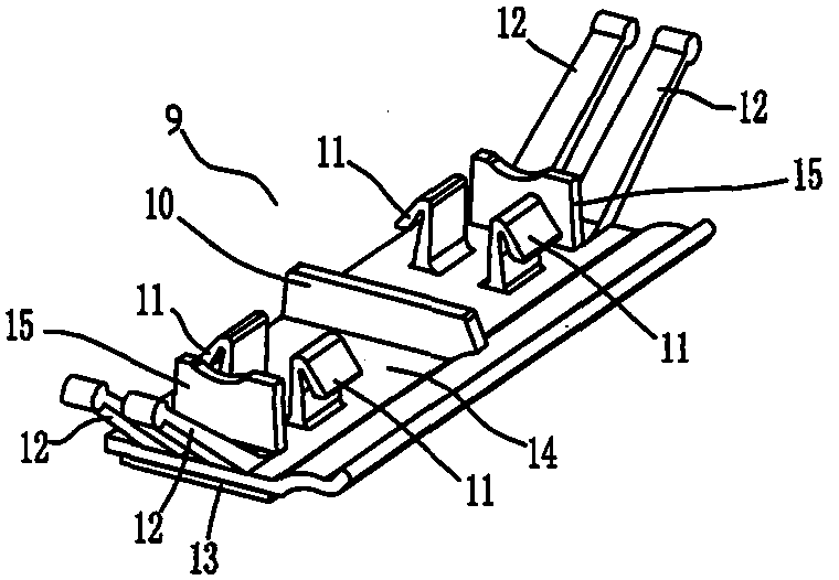 Roof molding and its installation structure