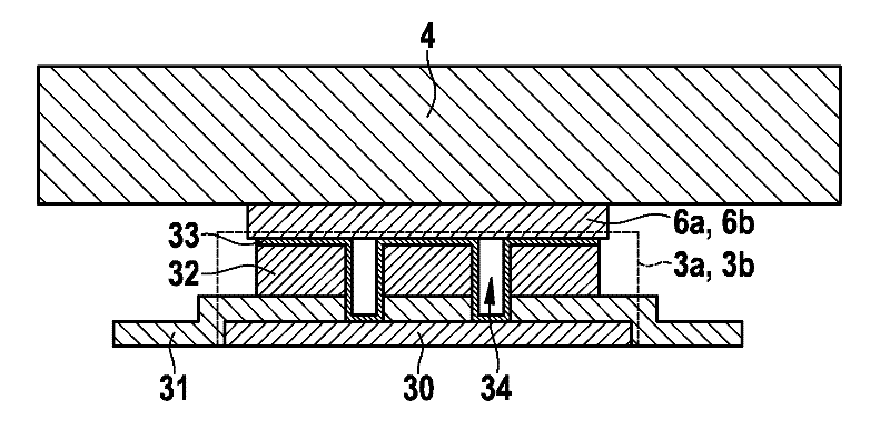 Contact arrangement for establishing a spaced, electrically conducting connection between microstructured components