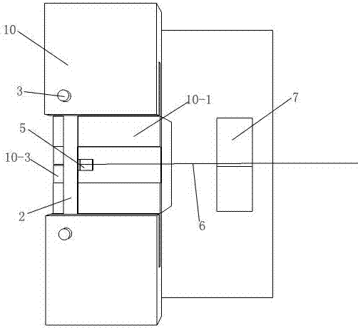 Device for preparing polarization-maintaining fiber array and method of using the same