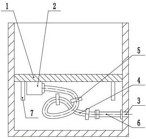 Central drainage system for outer floating roof storage tank and counterweight method thereof