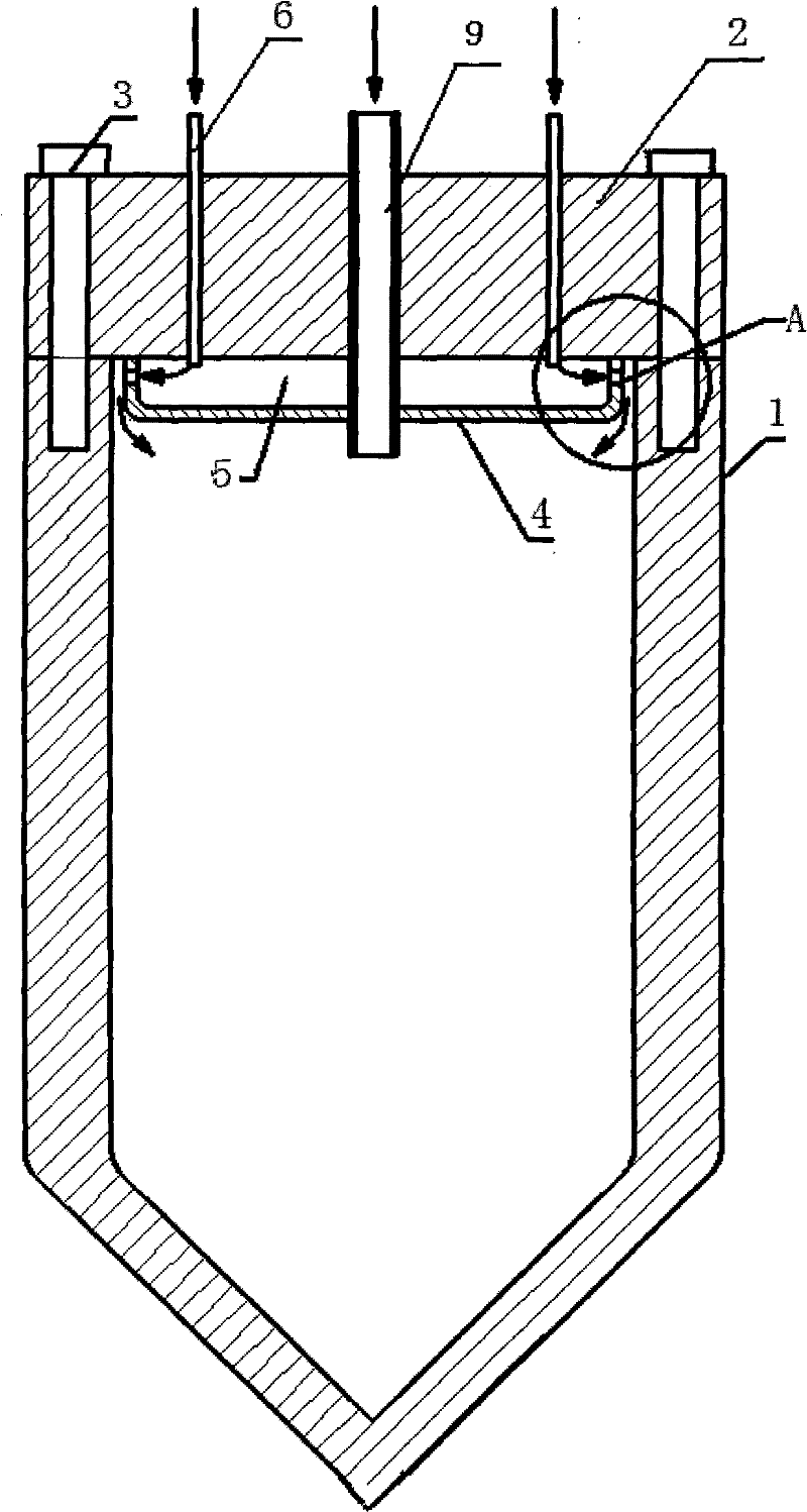 Pressure-bearing device with cooling function for supercritical water treatment