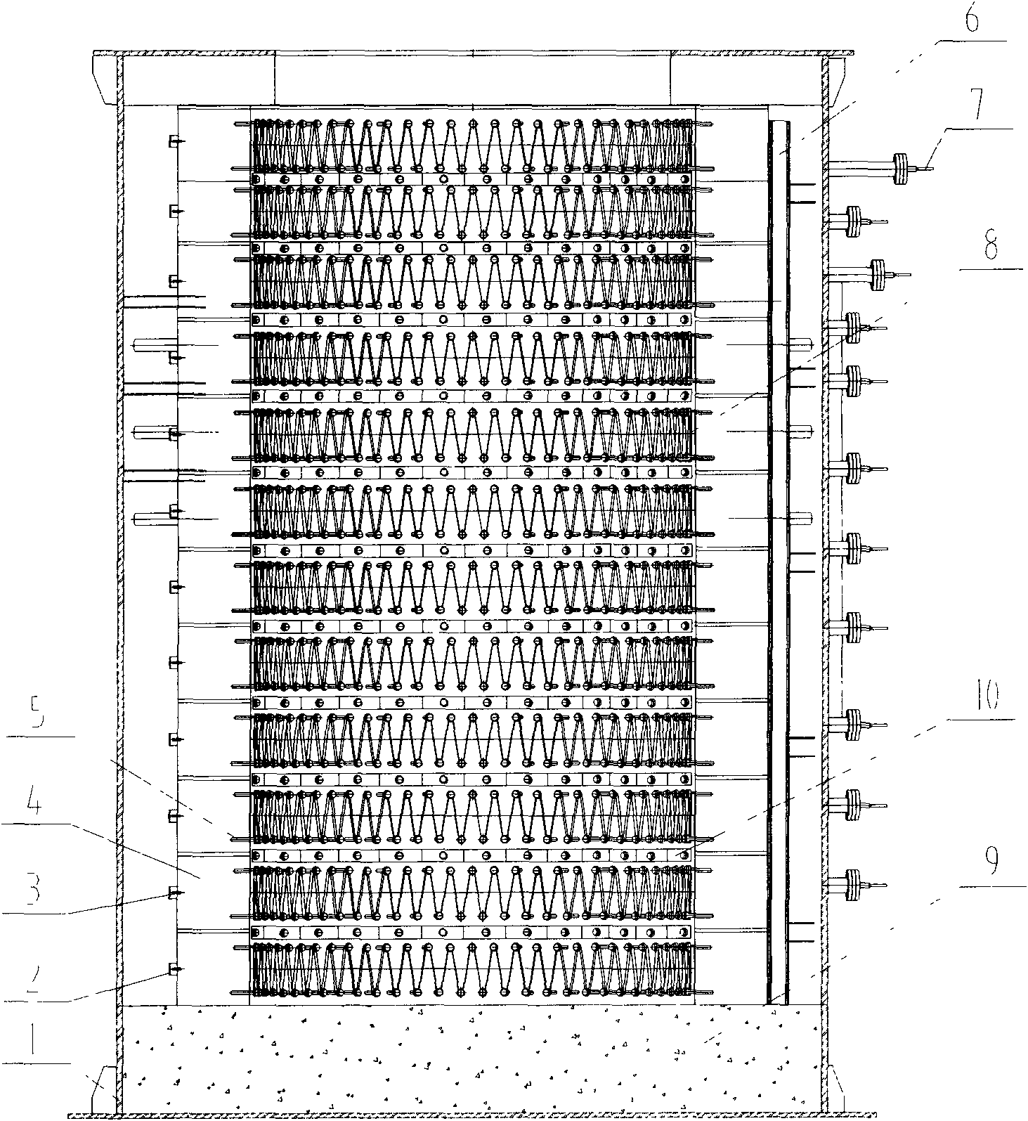 Vacuum heating furnace for smelting spongy titanium and spongy zirconium