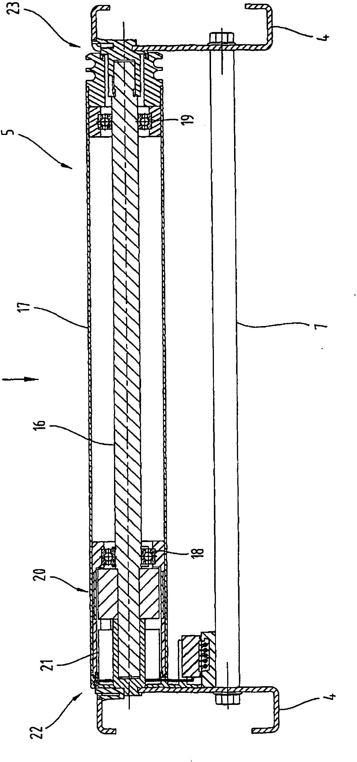 Roller conveyor and method for operating same