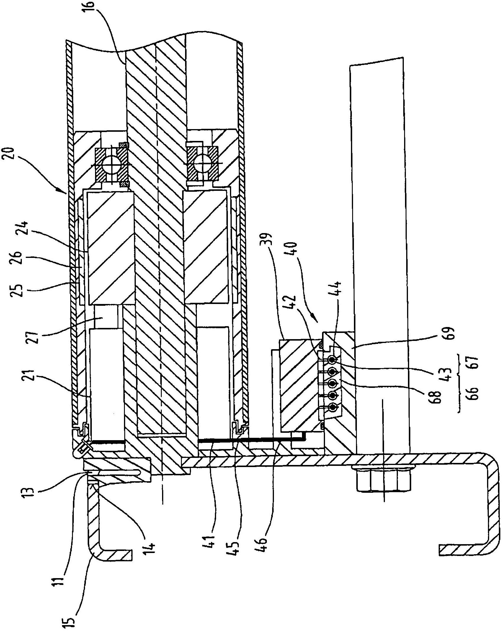 Roller conveyor and method for operating same