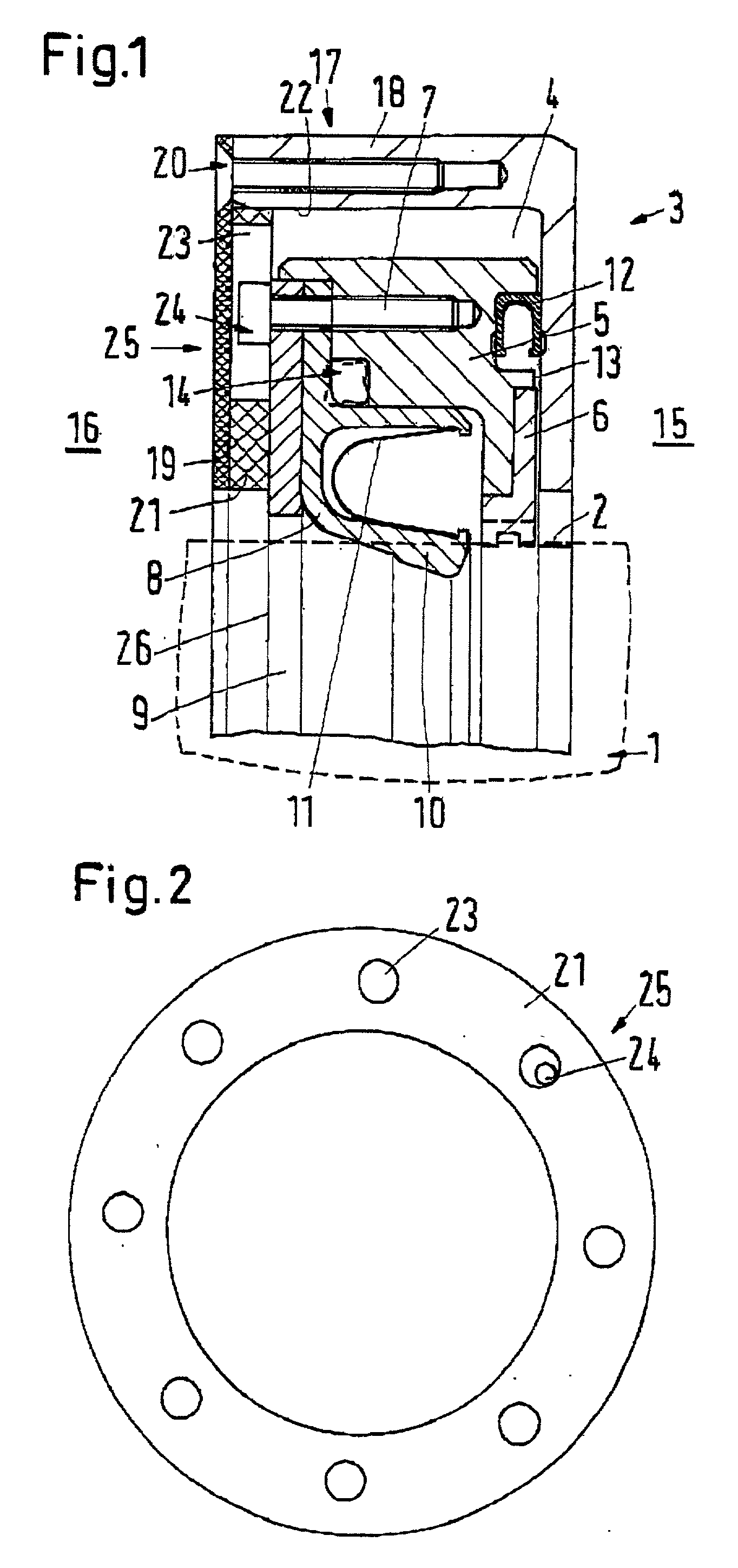 Sealing arrangement between two components rotating relative to one another