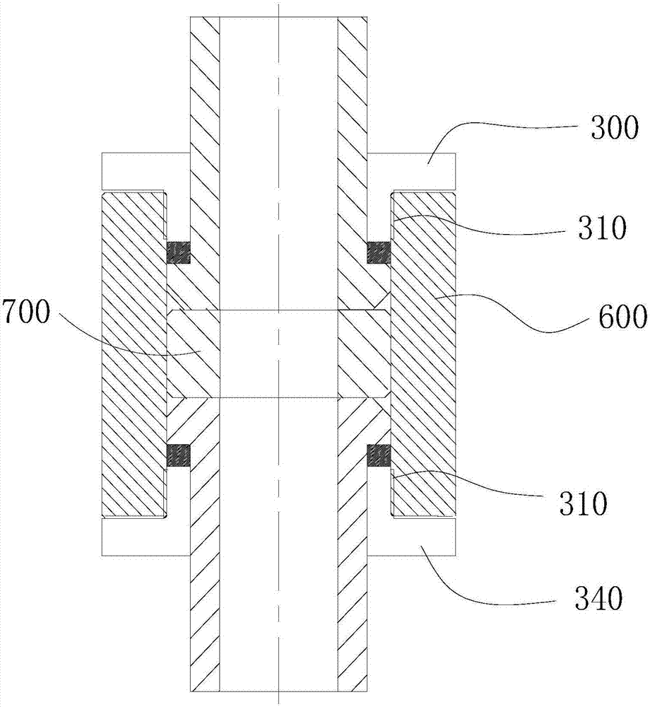 Tight connecting device