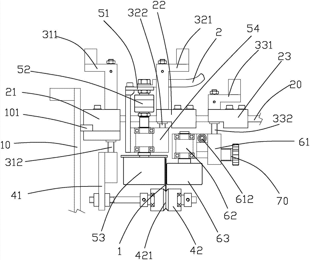 Strip material electroplating device