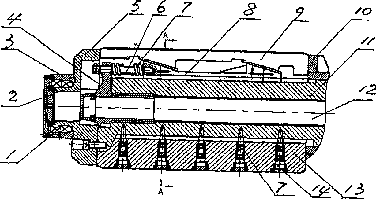 Gapless expansion and retraction reel with automatic clamping function