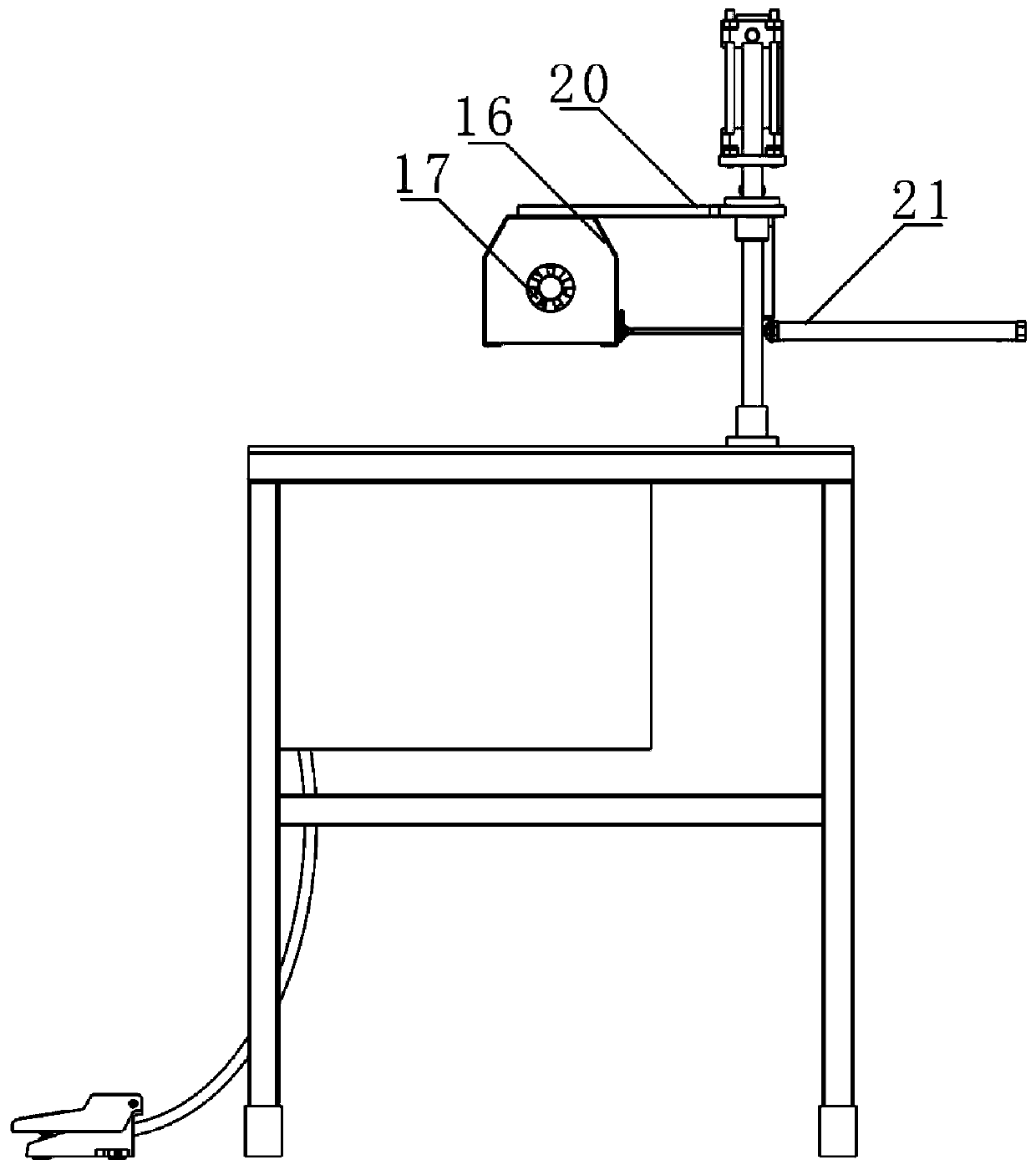 Slicing and drying combination device for medicinal materials