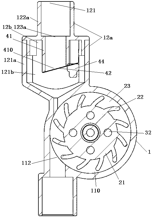 Real-time fluid monitoring device and monitoring system thereof