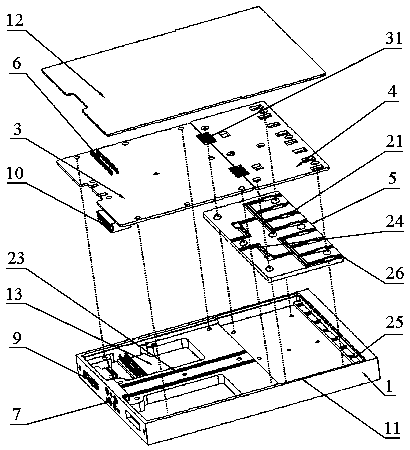 Airtight TR module with both sides assembled with transceiver chips