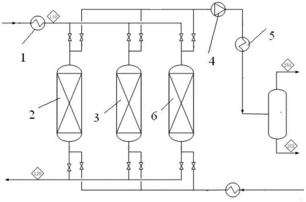 A method for removing heavy hydrocarbons from natural gas by capillary condensation at low temperature