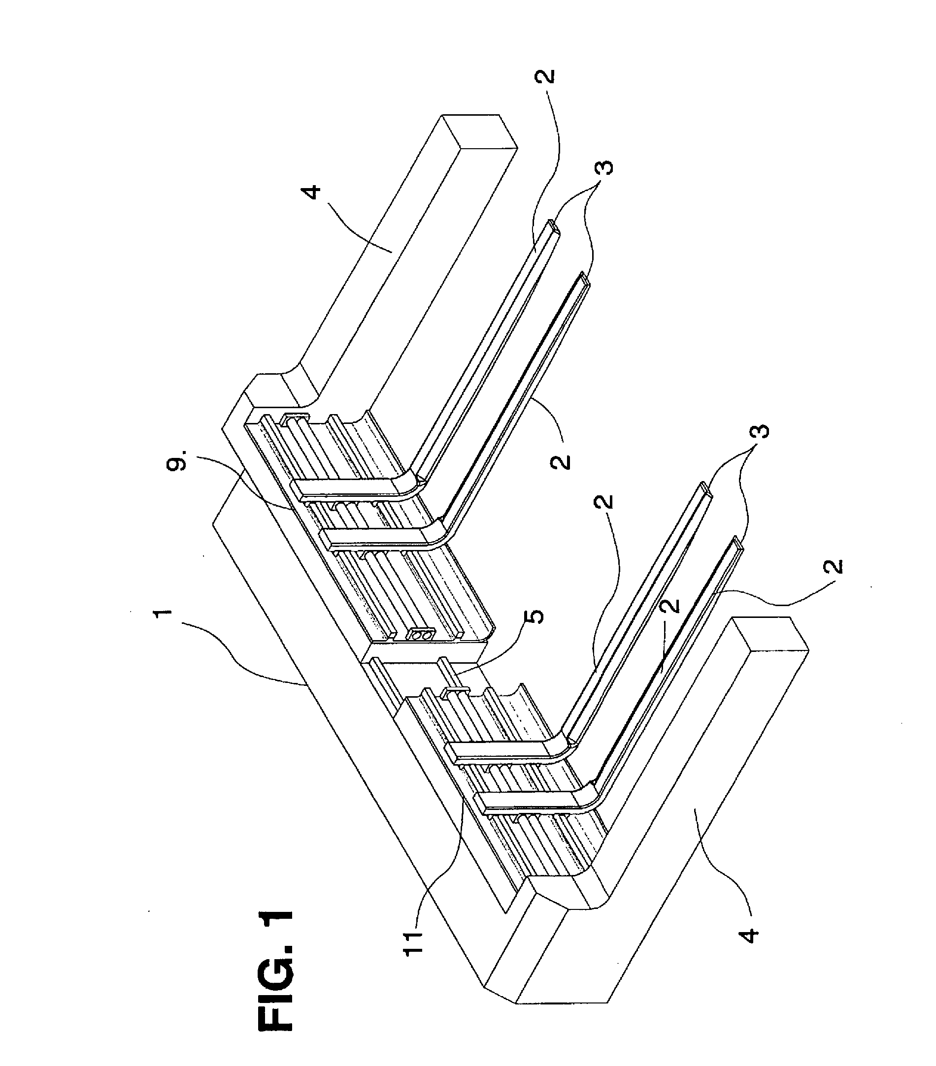 Device and method for automatically laterally storing a motor vehicle in a storing device