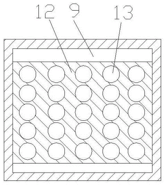 Kitchen exhaust system with spray pipes