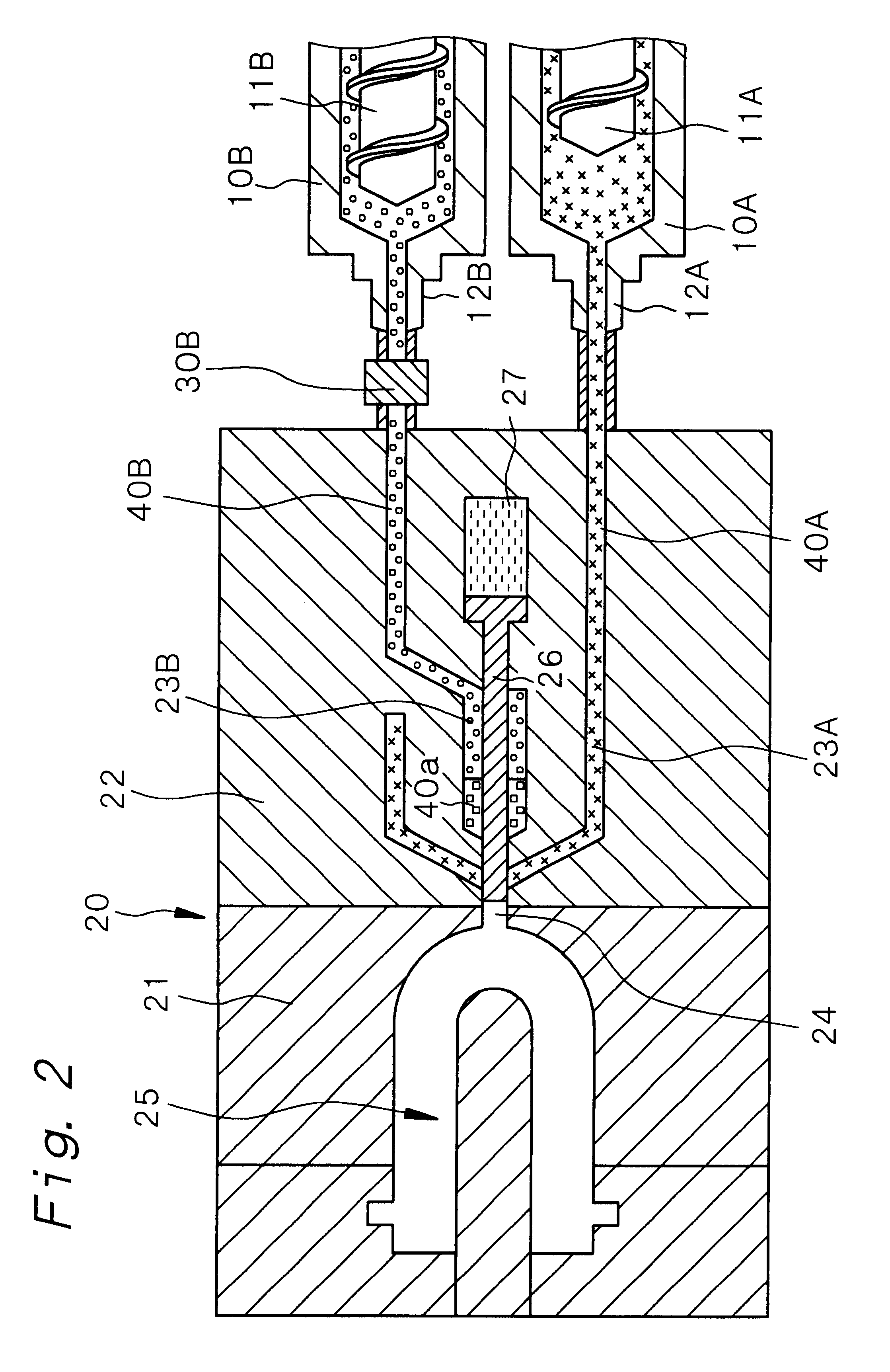Injection molding apparatus for molding multi-layered articles