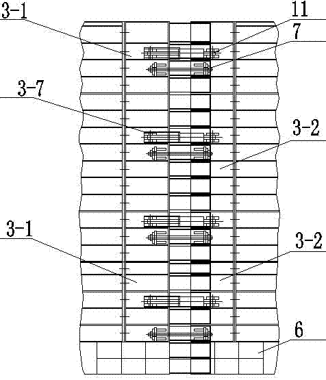 Vertical shaft non-suspension segmented stepping descending type integral metal formwork