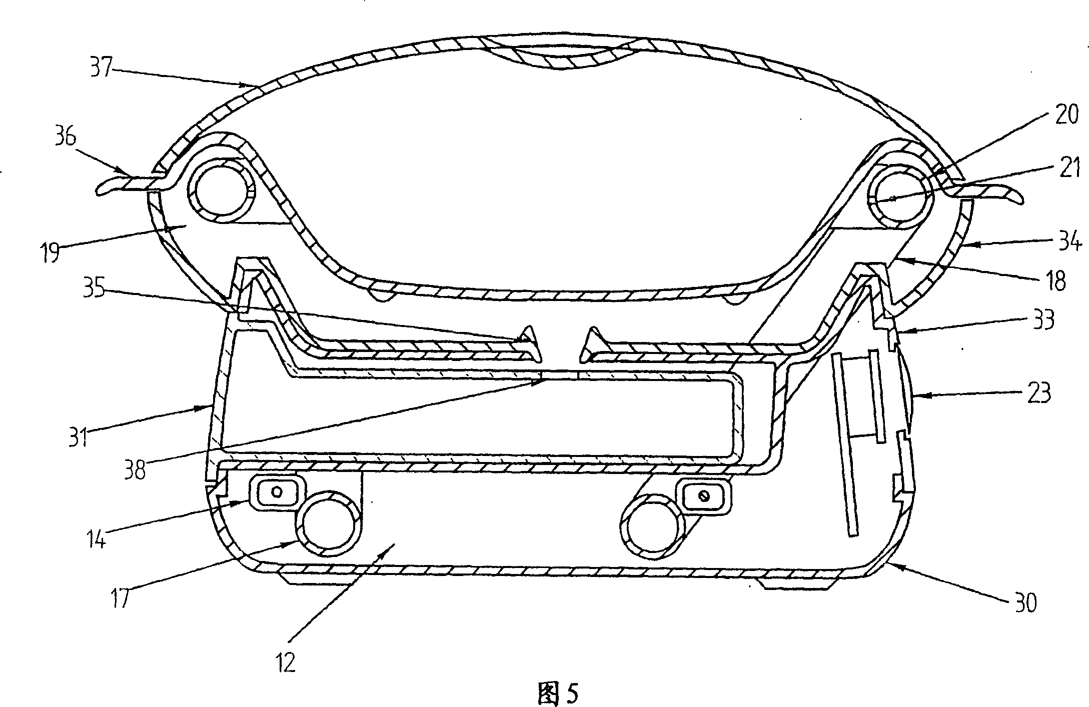 Apparatus for heating a vessel containing foodstuffs