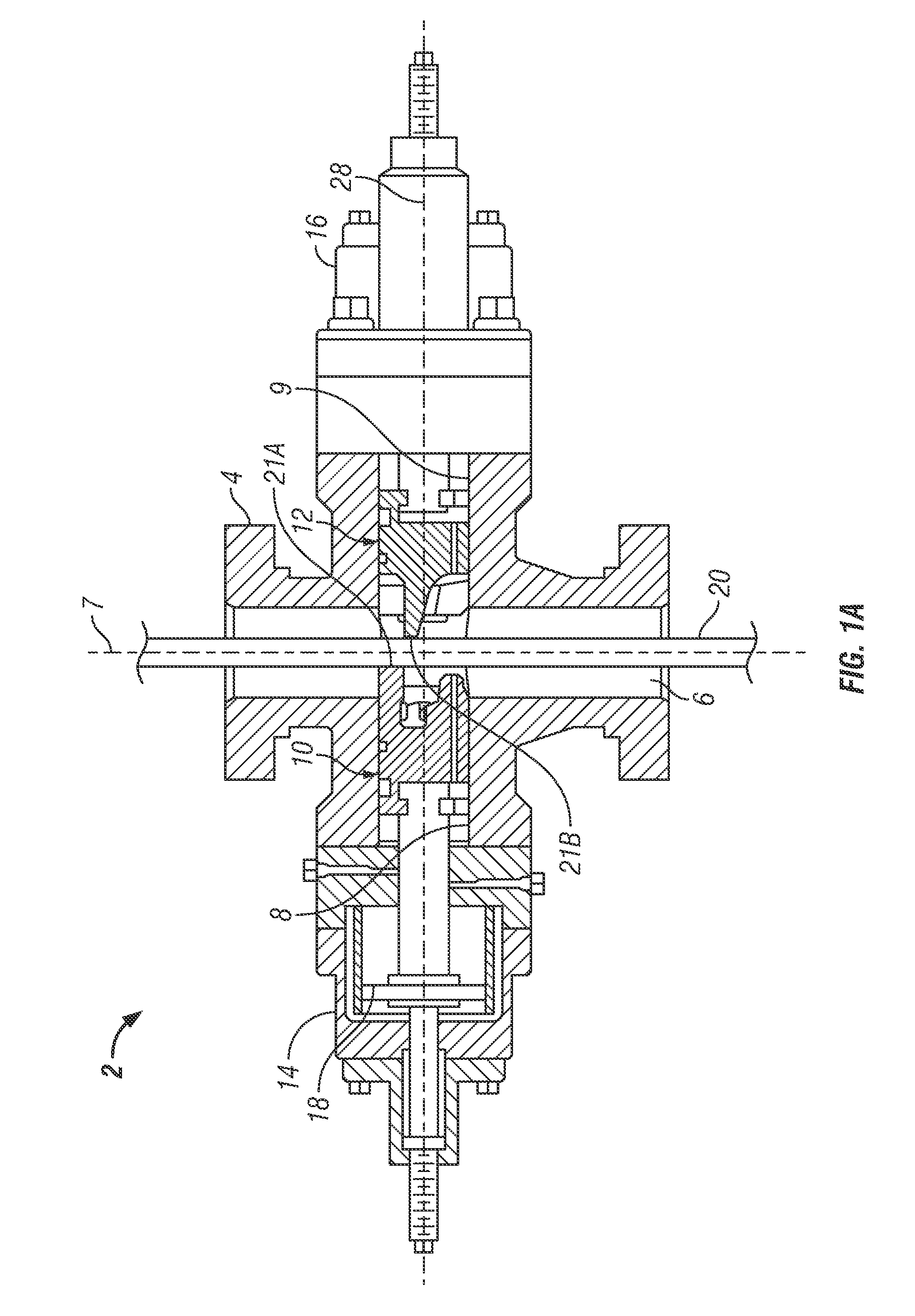 Blowout preventer with shearing blades