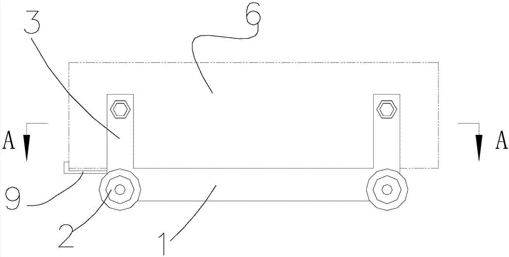 Rail cart and use method of rail cart in construction of large-diameter steel penstock