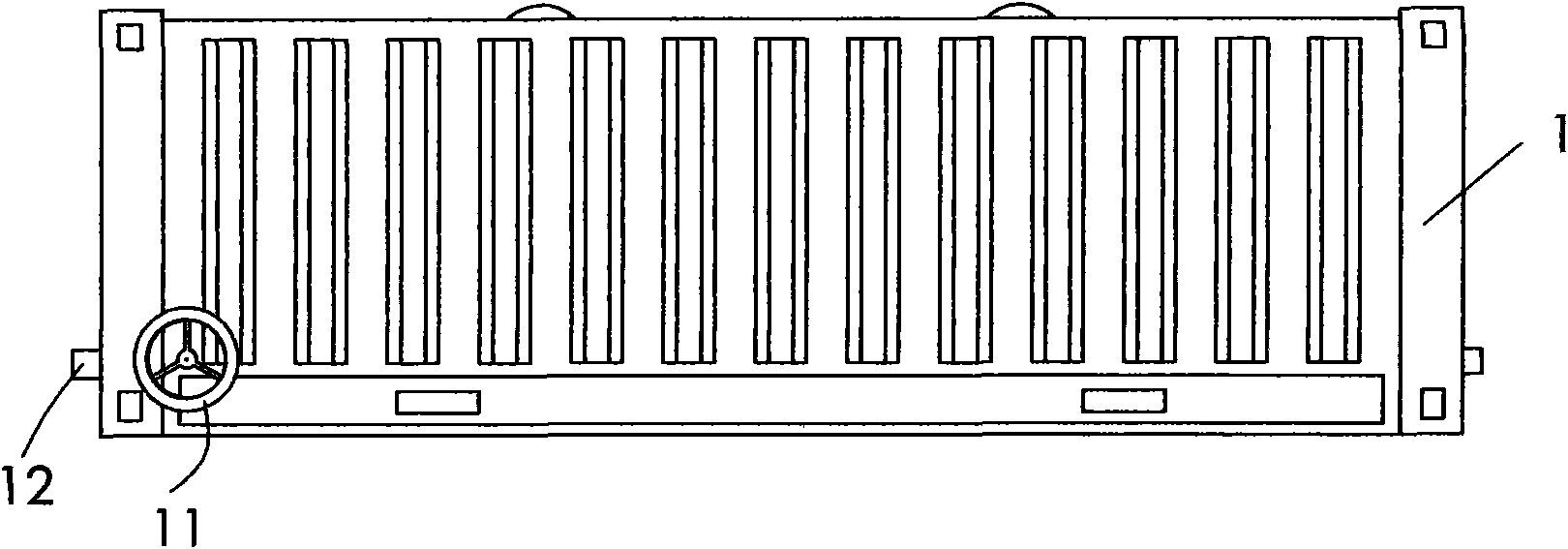 Method and device structure for preparing ice and desalinating seawater by vehicles and natural energy resources