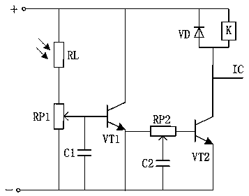 Bird repelling device and bird repelling method for power grid lines