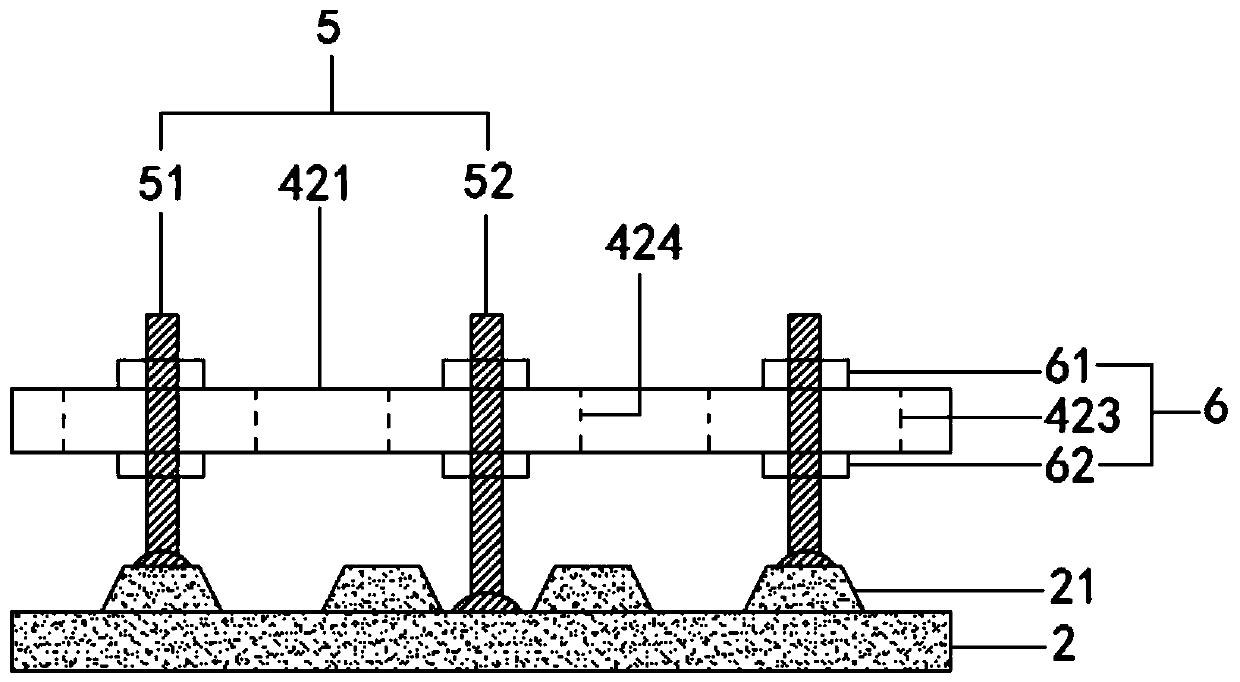 Distribution table for plastic trays