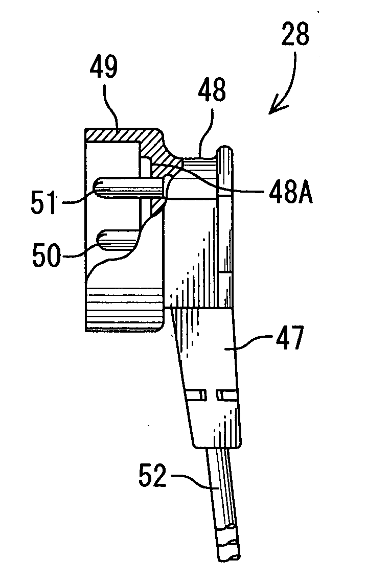 Power source connection device and low-temperature showcase including the same