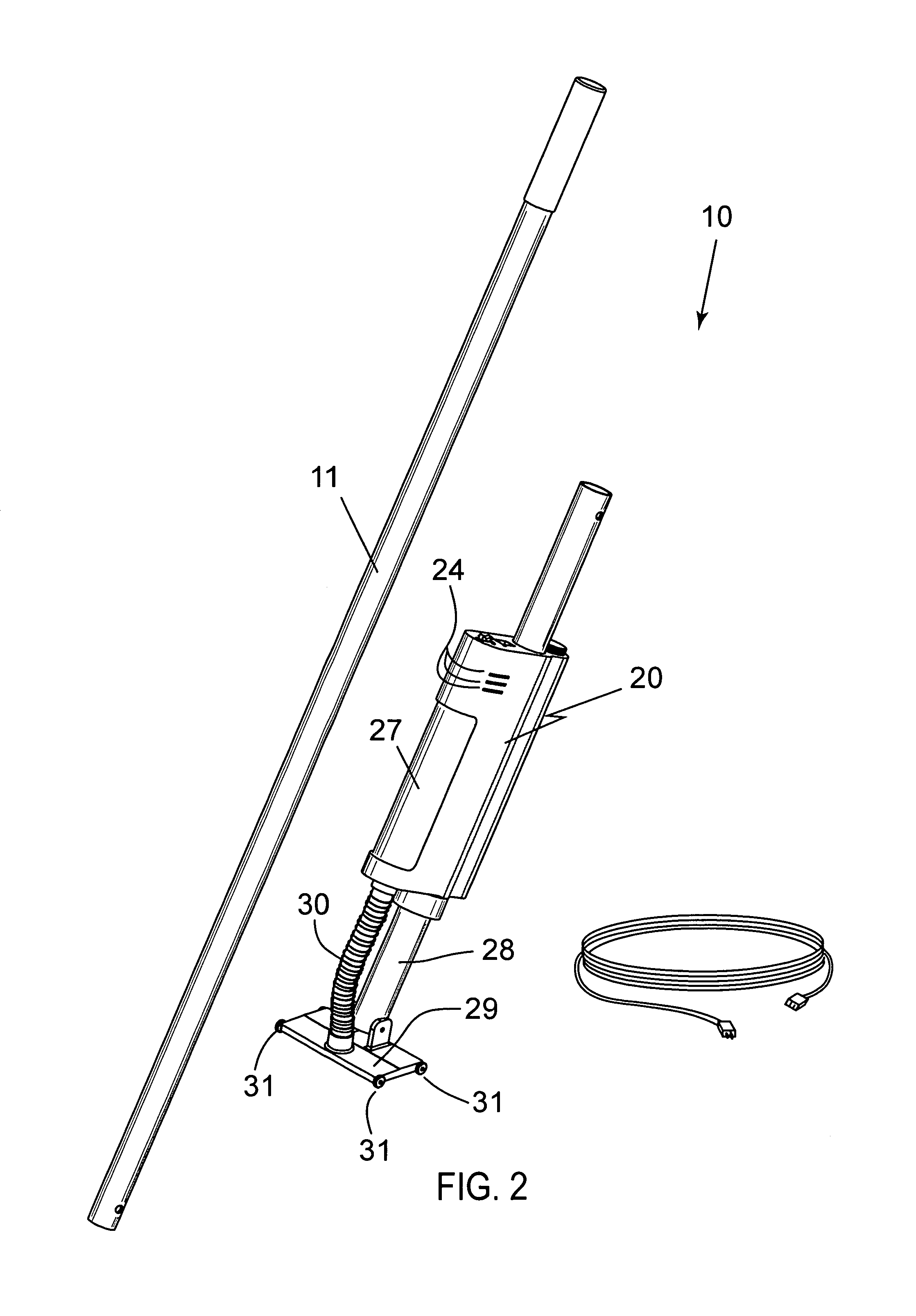 Pool cleaning vacuum employing multiple power supply sources and associated method