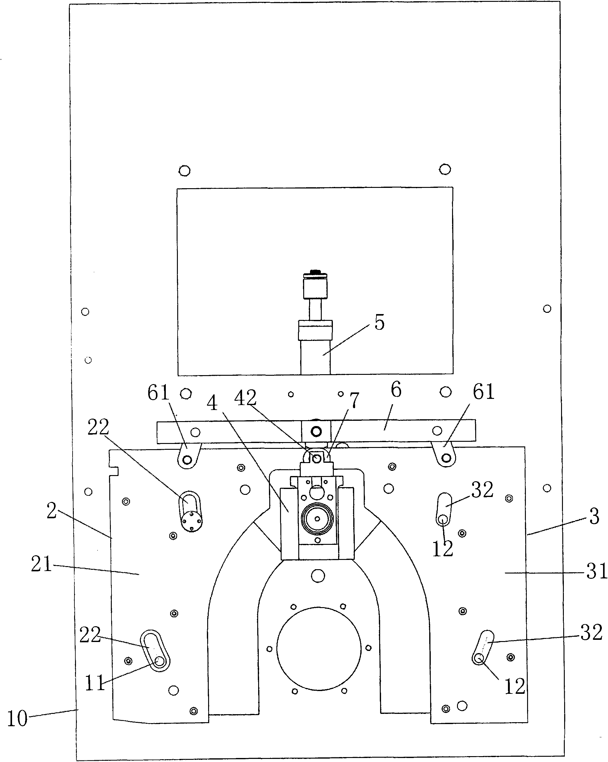 Claw chuck inner displacement structure for toe lasting machine