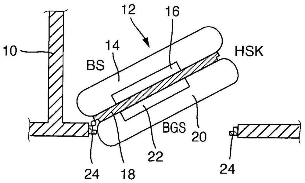 Device for sensing the movement of the wings of an automatic revolving door