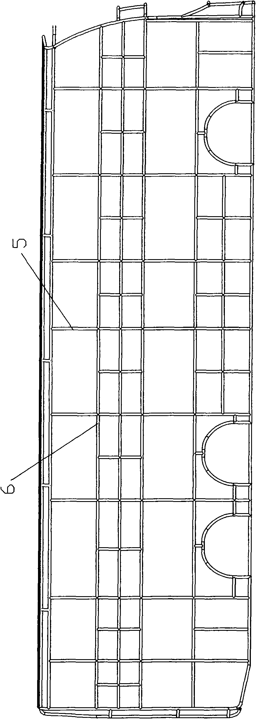 Lightweight coach body structure and section thereof