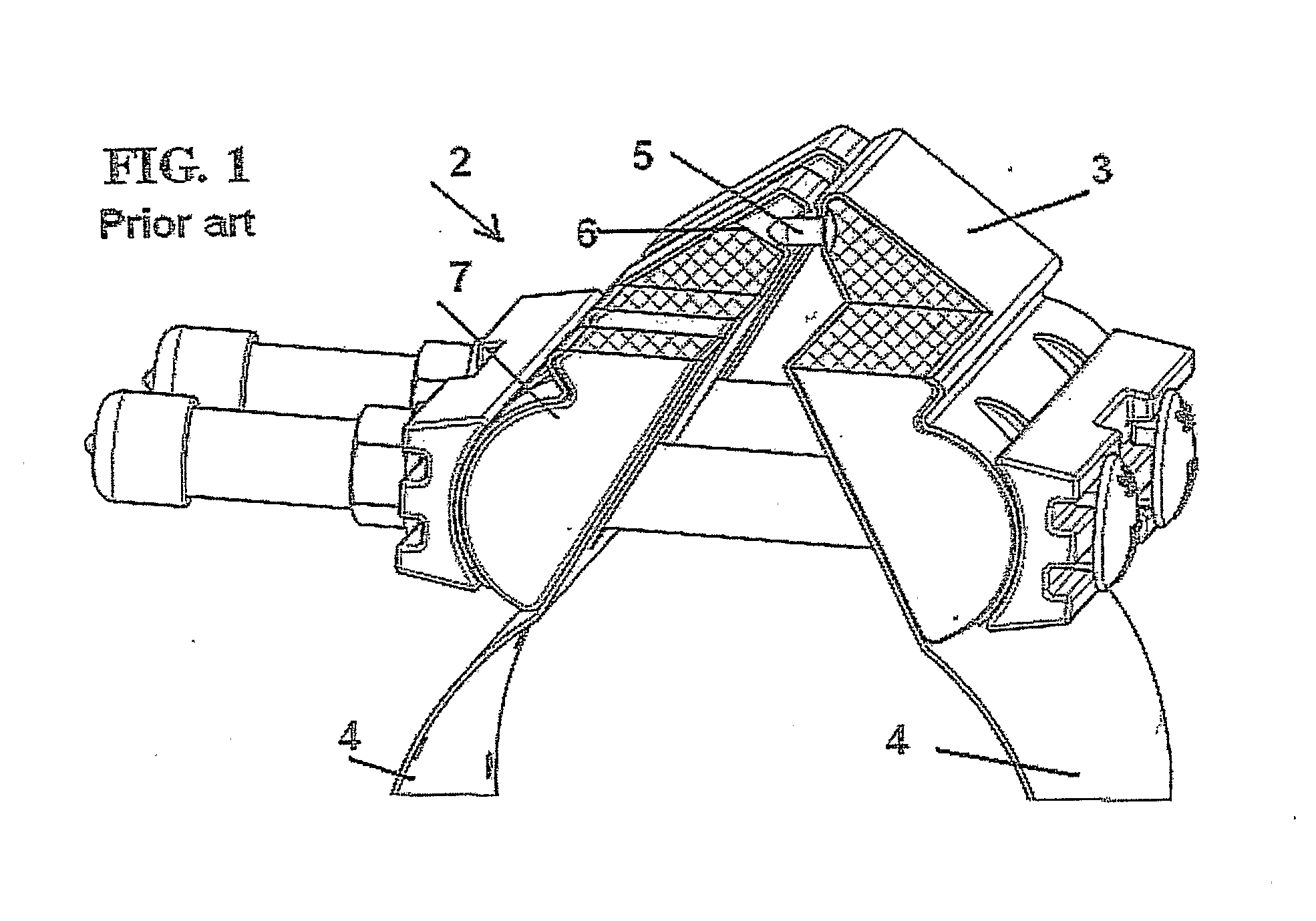 Pipe clamp with self-aligning mechanism while closiing of same
