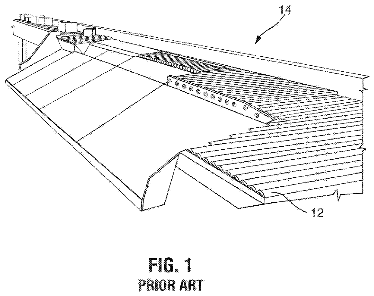 Conveyor with jam prevention diverter wheels