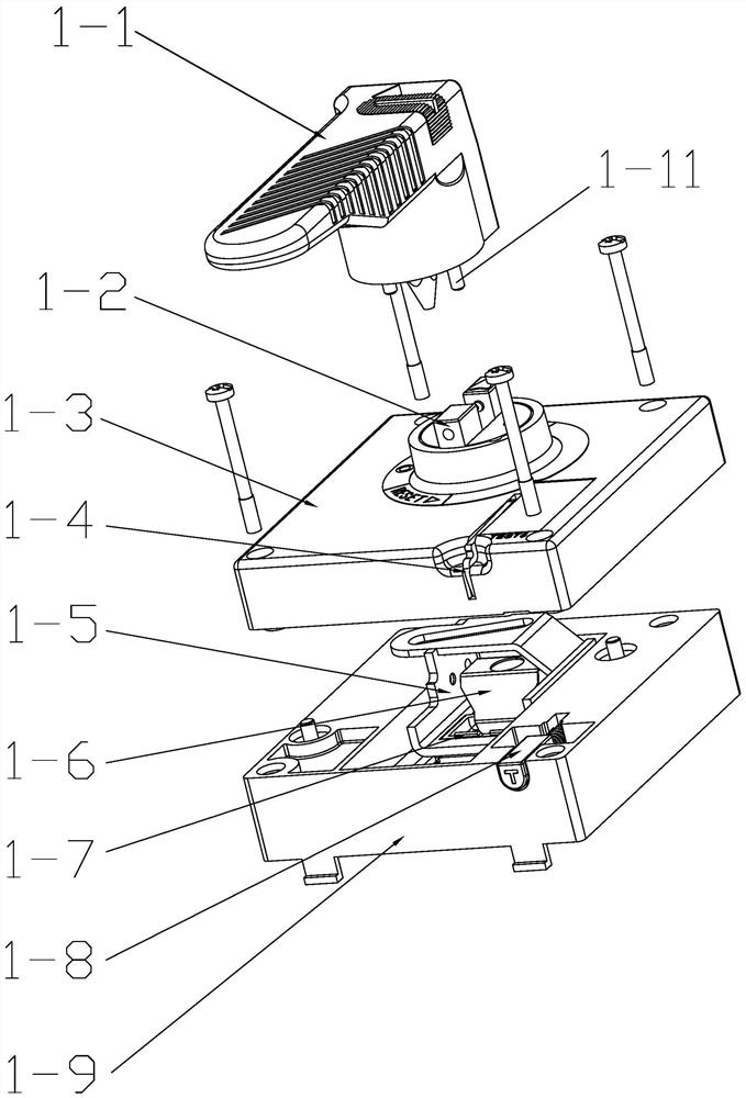 Manual operating mechanism of circuit breaker